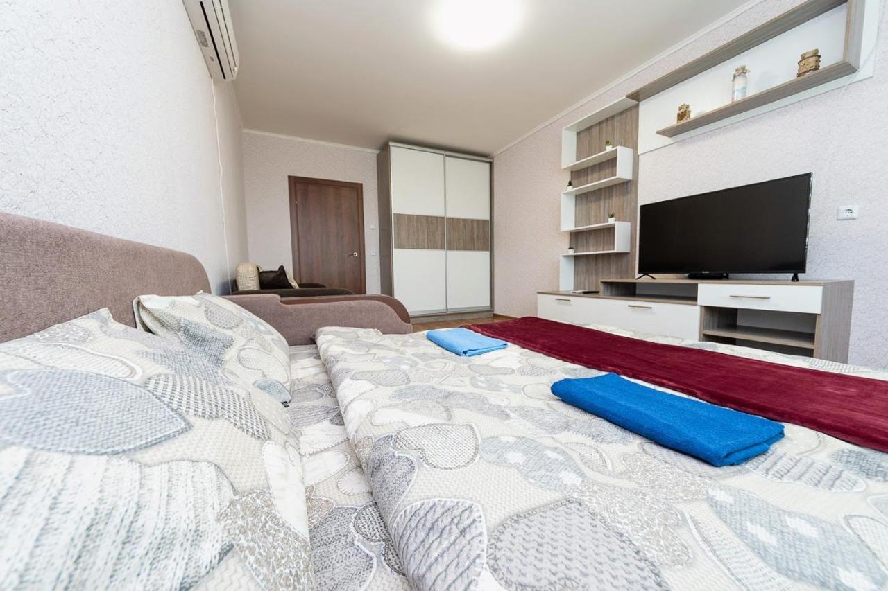 Новая Квартира Переулок Ясиноватский 11 Kiev Exterior foto