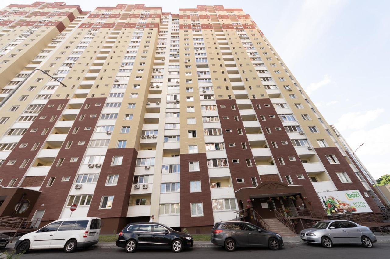 Новая Квартира Переулок Ясиноватский 11 Kiev Exterior foto